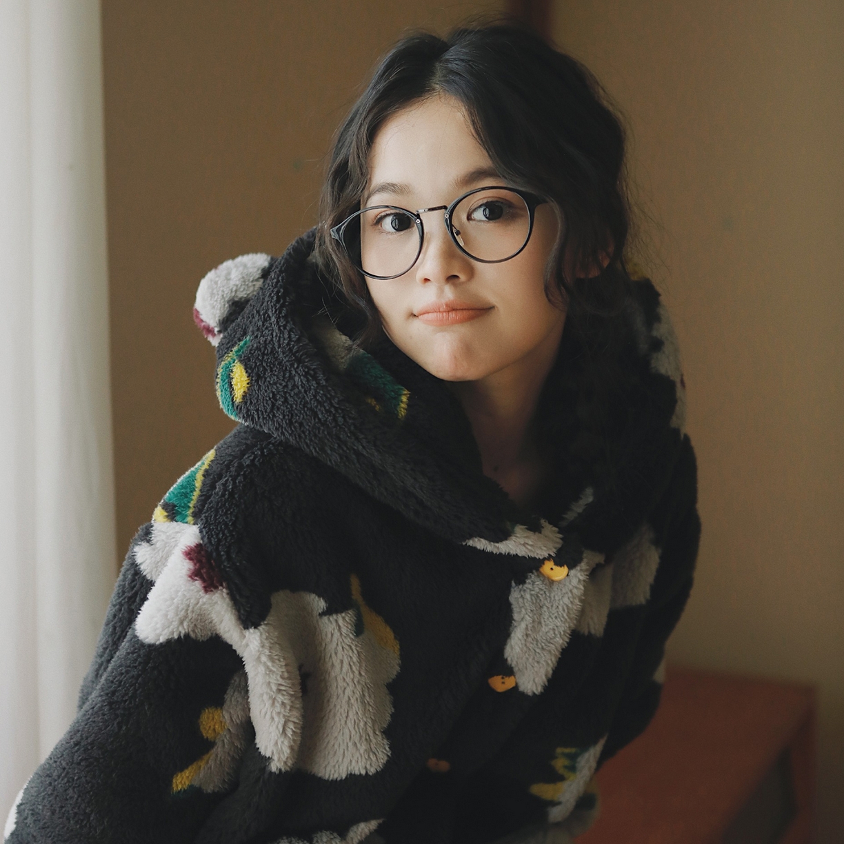 91家纺网 家纺一手货源 找家纺 （总）妍景家居生活馆 2026新款法兰绒黑底大花睡袍