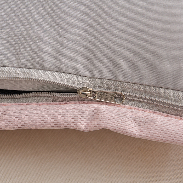 91家纺网 家纺一手货源 找家纺 小桃姐家纺 2025新款熊猫卡通小恐龙刺绣荞麦枕 枕头枕芯 淡粉-小熊猫