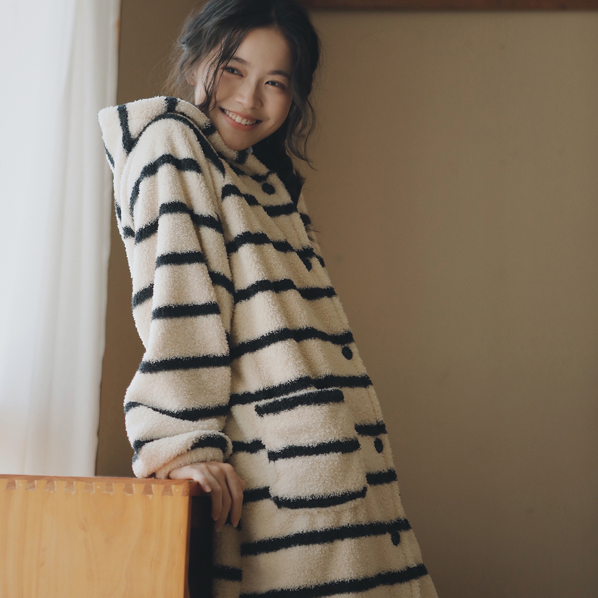 91家纺网 家纺一手货源 找家纺 （总）妍景家居生活馆 2026新款法兰绒暖白条纹睡袍