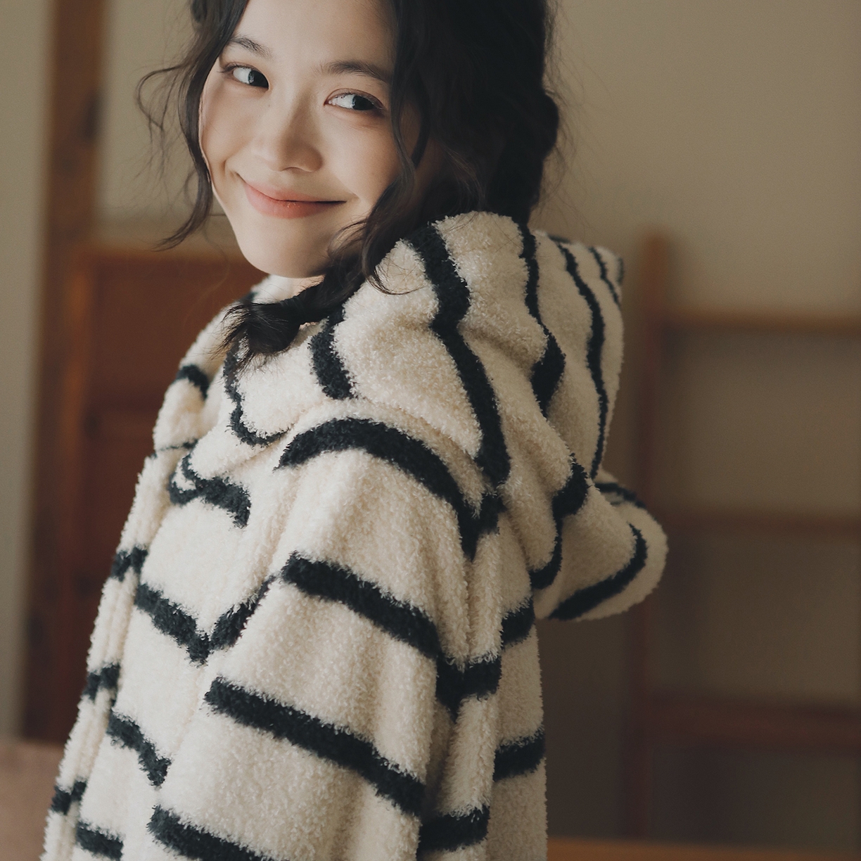 91家纺网 家纺一手货源 找家纺 （总）妍景家居生活馆 2026新款法兰绒暖白条纹睡袍