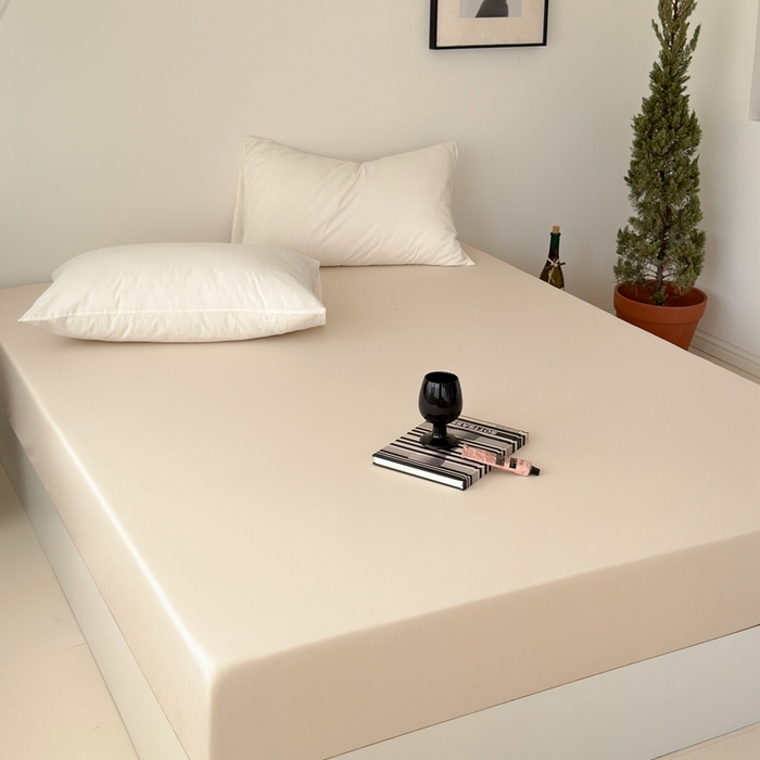 91家纺网 家纺一手货源 找家纺 法芙娜家纺 2026新款纯色165克双面锦氨凉感冰皮床笠 杏色