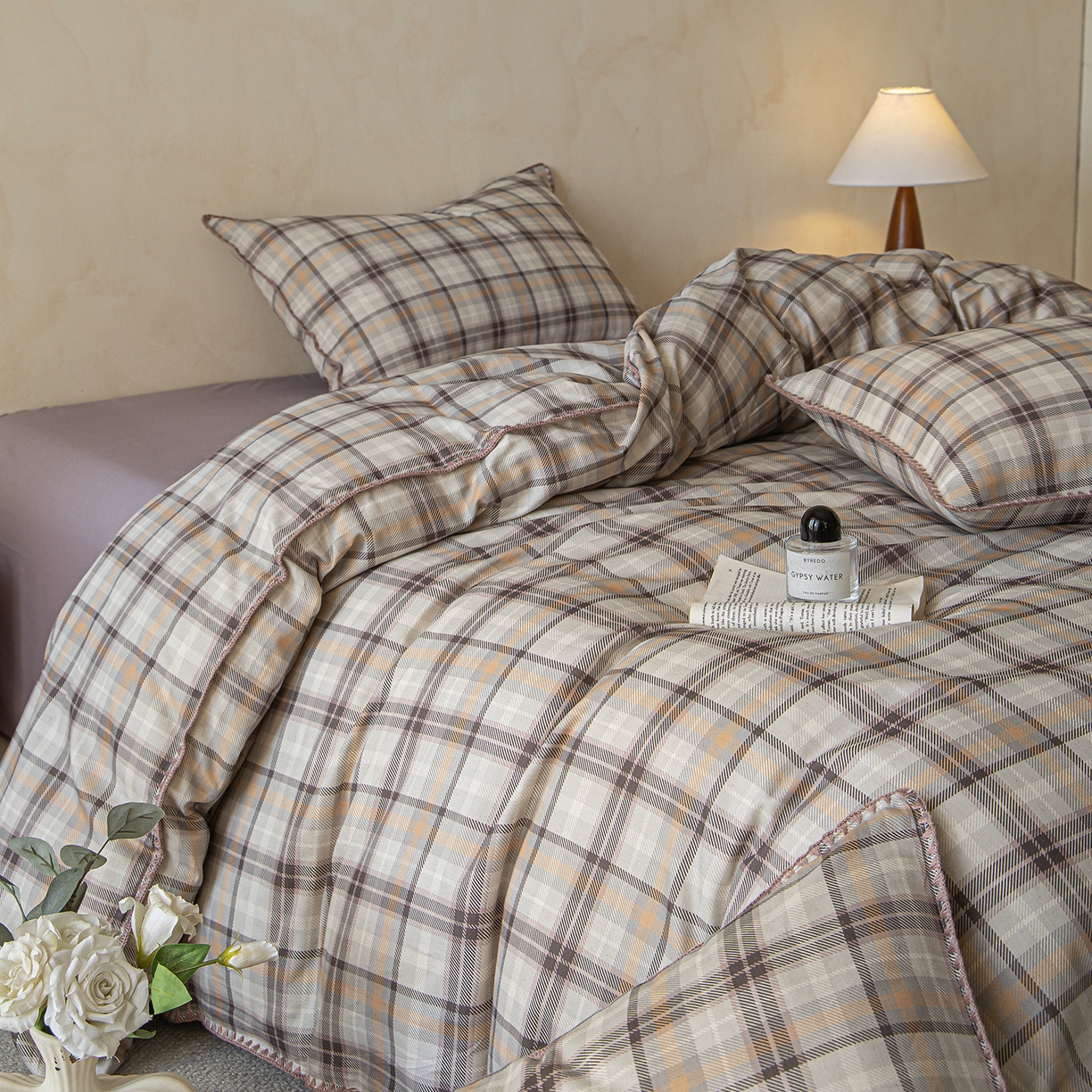 91家纺网 家纺一手货源 找家纺 桃子家居 2026新款A类纯棉棉麻三角针工艺贝壳边简约水洗棉麻四件套系列 棉麻-三角针栗木格