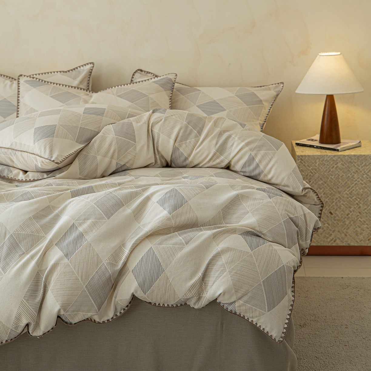 91家纺网 家纺一手货源 找家纺 桃子家居 2026新款A类纯棉棉麻三角针工艺贝壳边简约水洗棉麻四件套系列 棉麻-三角针菱序