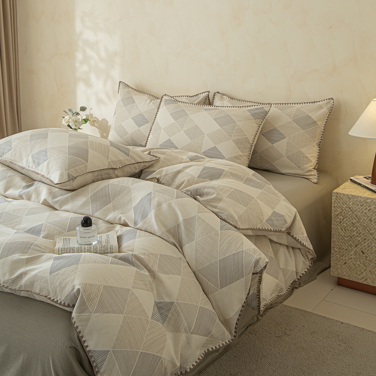 91家纺网 家纺一手货源 找家纺 桃子家居 2026新款A类纯棉棉麻三角针工艺贝壳边简约水洗棉麻四件套系列 棉麻-三角针菱序