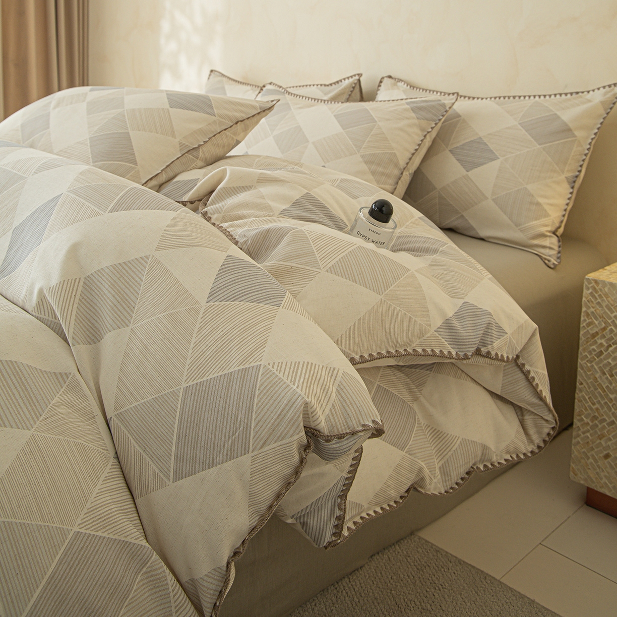 91家纺网 家纺一手货源 找家纺 桃子家居 2026新款A类纯棉棉麻三角针工艺贝壳边简约水洗棉麻四件套系列 棉麻-三角针菱序