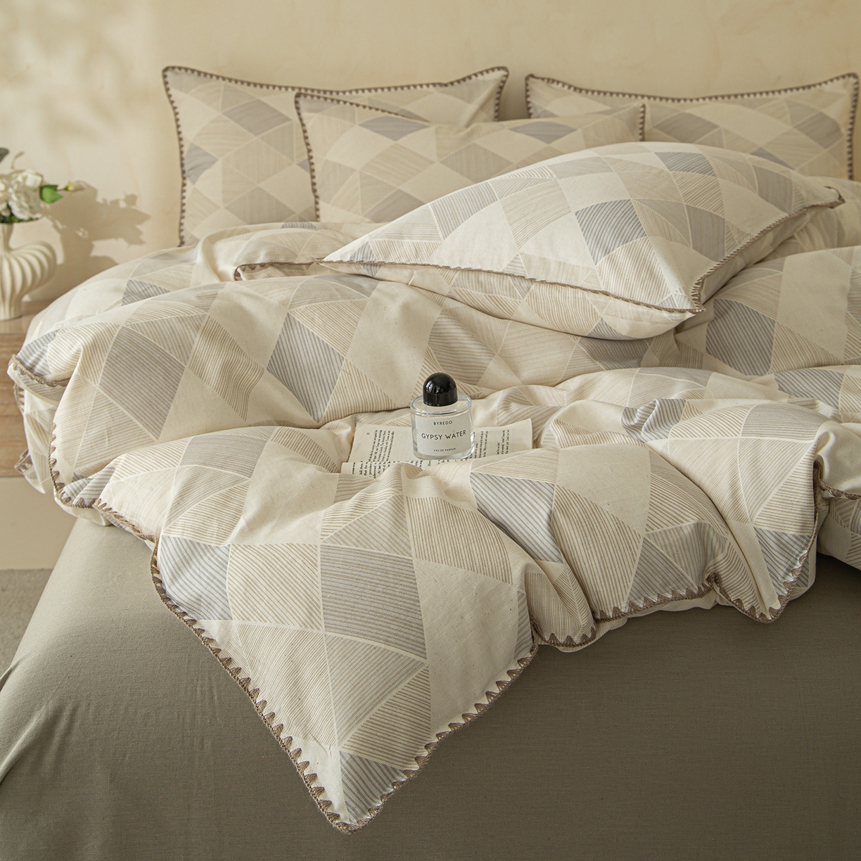 91家纺网 家纺一手货源 找家纺 桃子家居 2026新款A类纯棉棉麻三角针工艺贝壳边简约水洗棉麻四件套系列 棉麻-三角针菱序