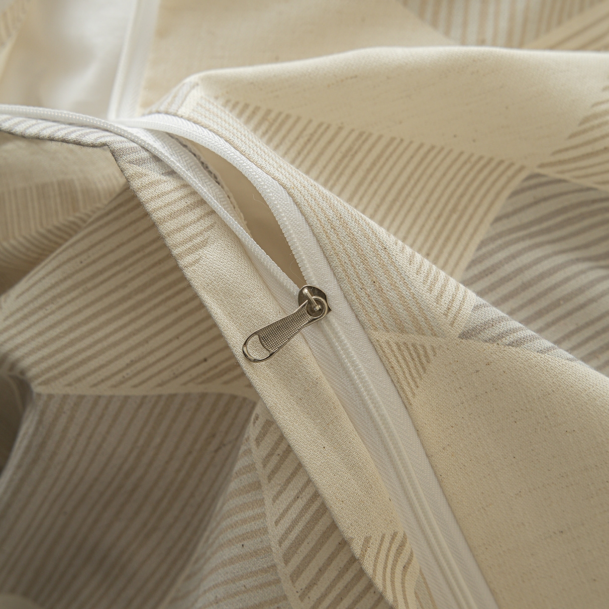 91家纺网 家纺一手货源 找家纺 桃子家居 2026新款A类纯棉棉麻三角针工艺贝壳边简约水洗棉麻四件套系列 棉麻-三角针菱序