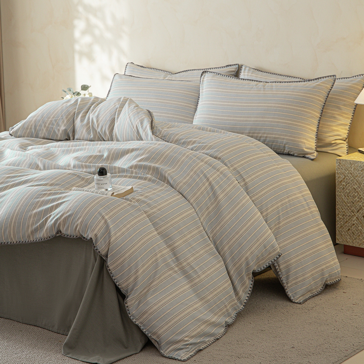 91家纺网 家纺一手货源 找家纺 桃子家居 2026新款A类纯棉棉麻三角针工艺贝壳边简约水洗棉麻四件套系列 棉麻-三角针流云条