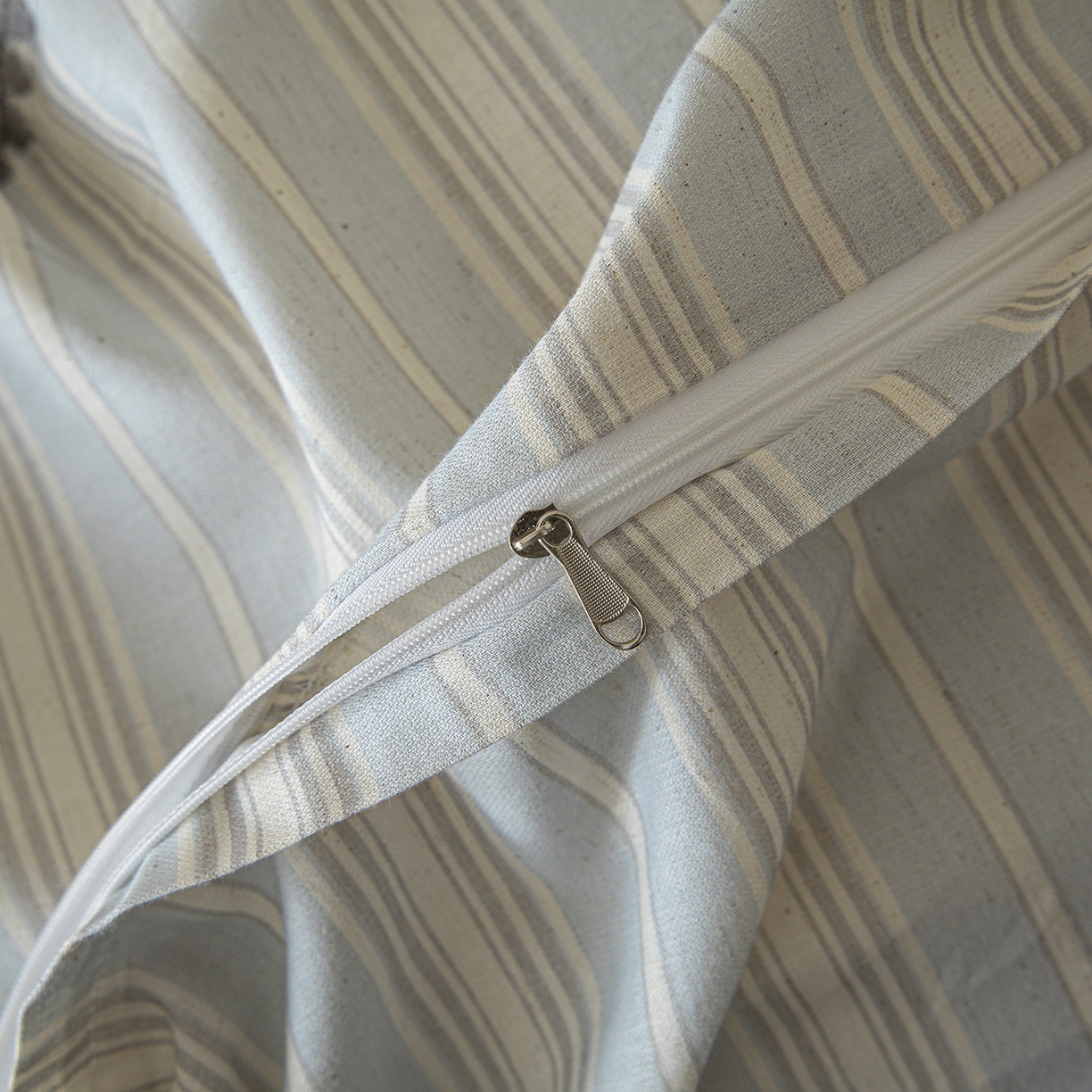 91家纺网 家纺一手货源 找家纺 桃子家居 2026新款A类纯棉棉麻三角针工艺贝壳边简约水洗棉麻四件套系列 棉麻-三角针流云条