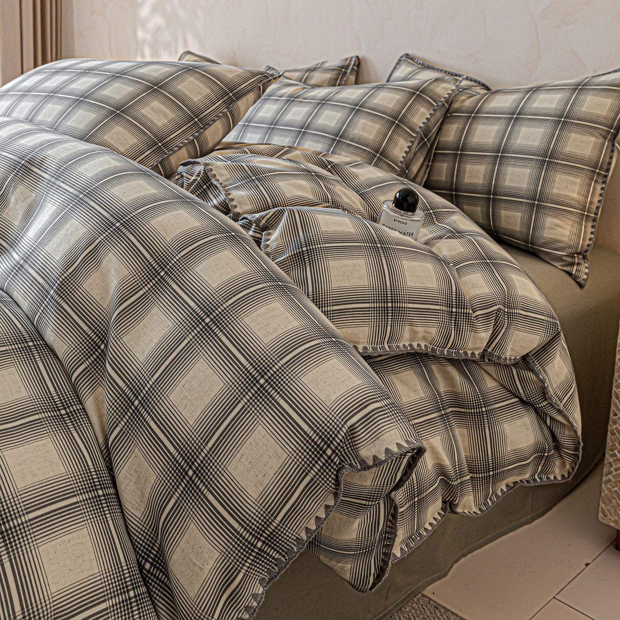 91家纺网 家纺一手货源 找家纺 桃子家居 2026新款A类纯棉棉麻三角针工艺贝壳边简约水洗棉麻四件套系列 棉麻-三角针青雾格