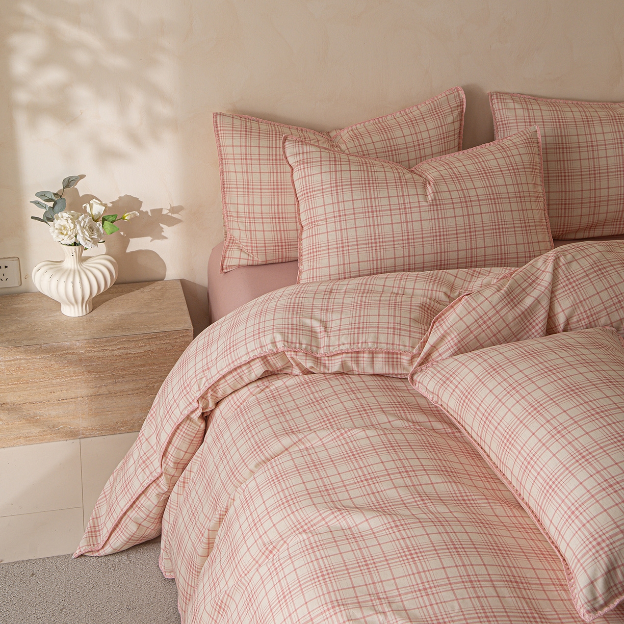 91家纺网 家纺一手货源 找家纺 桃子家居 2026新款A类纯棉棉麻三角针工艺贝壳边简约水洗棉麻四件套系列 棉麻-三角针柔粉格