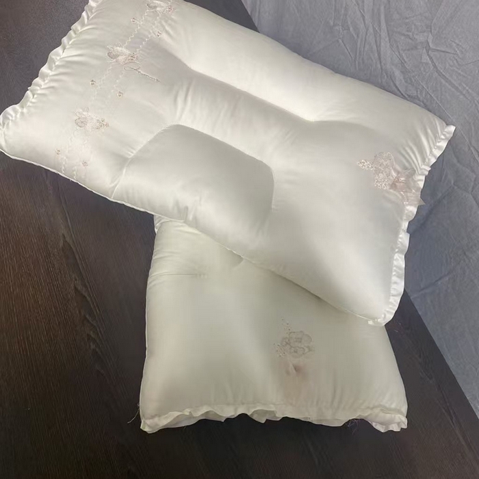 91家纺网 家纺一手货源 找家纺 （总）云熙枕业 2026新款贡缎蝴蝶绣花款羽丝护颈枕