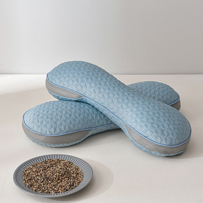 91家纺网 家纺一手货源 找家纺 小桃姐家纺 2025新款凉感冰丝苦荞骨形护颈枕 枕头枕芯 凉感冰丝苦荞骨形护颈枕-蓝色