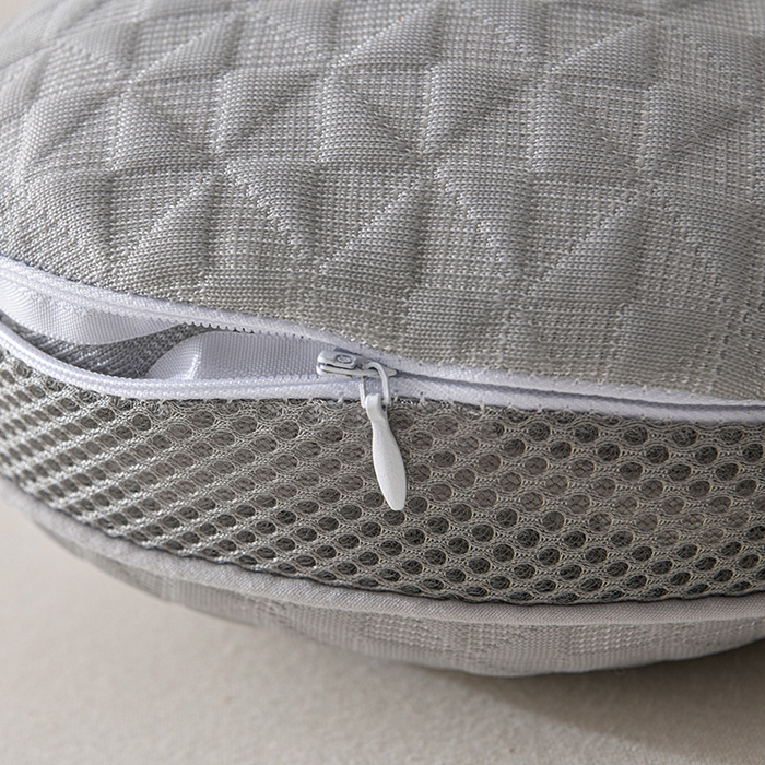 91家纺网 家纺一手货源 找家纺 小桃姐家纺 2025新款凉感冰丝苦荞骨形护颈枕 枕头枕芯 凉感冰丝苦荞骨形护颈枕-灰色