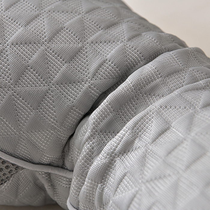 91家纺网 家纺一手货源 找家纺 小桃姐家纺 2025新款凉感冰丝苦荞骨形护颈枕 枕头枕芯 凉感冰丝苦荞骨形护颈枕-灰色