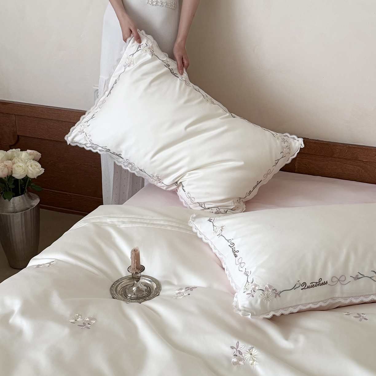 91家纺网 家纺一手货源 找家纺 鹿班家居 2025新款夏季60S莱赛尔刺绣夏被-春山赴雪系列【标准会员-20元】 粉色