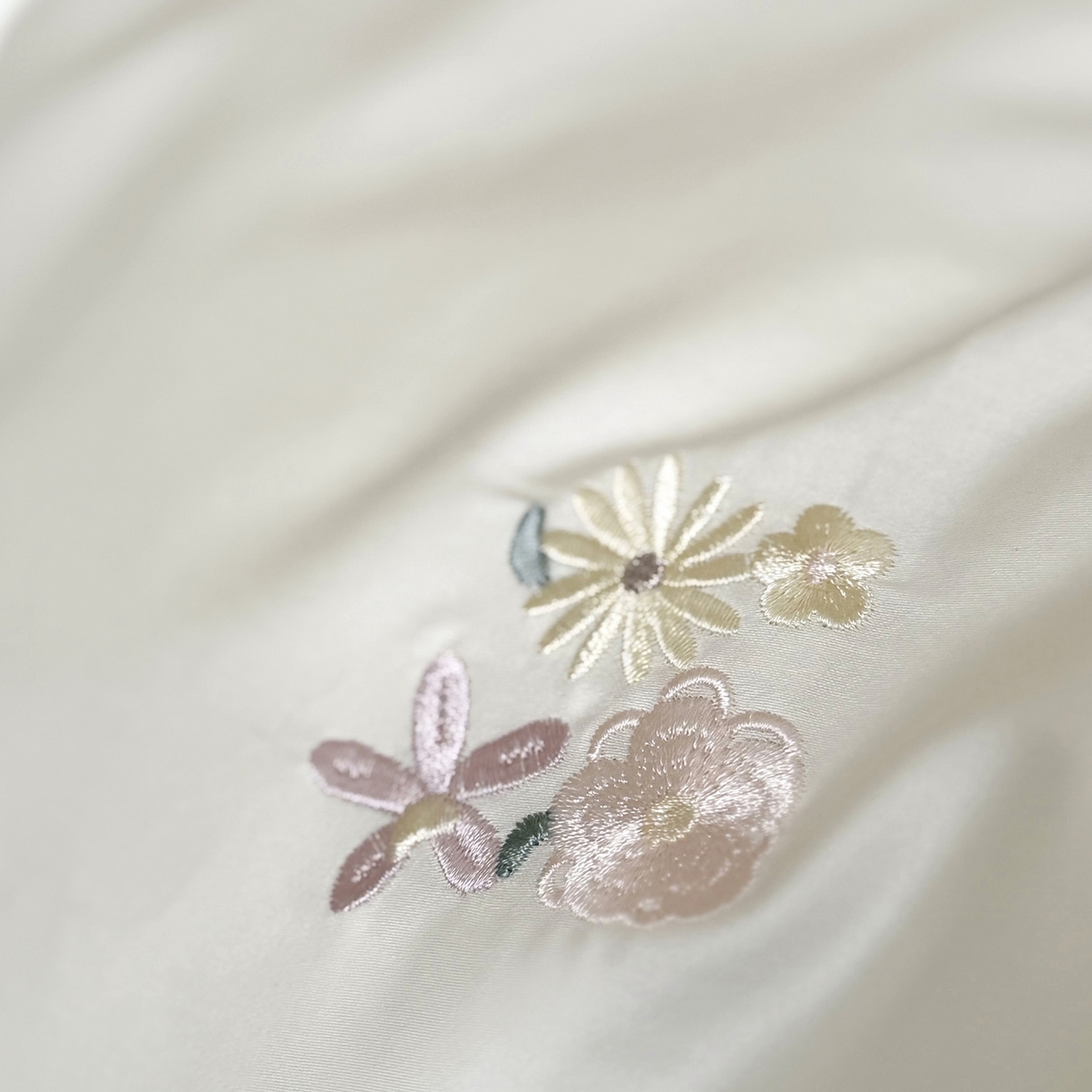 91家纺网 家纺一手货源 找家纺 鹿班家居 2026春季新品100S长绒棉精密刺绣系列四件套-少女花栈（标准会员-20元） 少女花栈-粉色