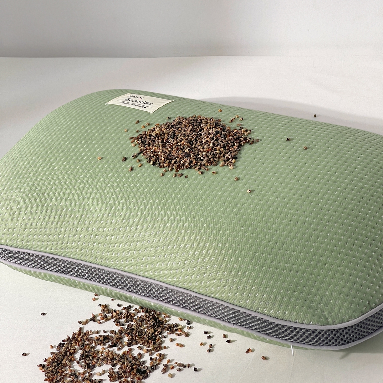 91家纺网 家纺一手货源 找家纺 （总）小桃姐家纺 2025新款凉感冰丝枕荞麦枕头凉豆豆纯色透气面包枕头枕芯