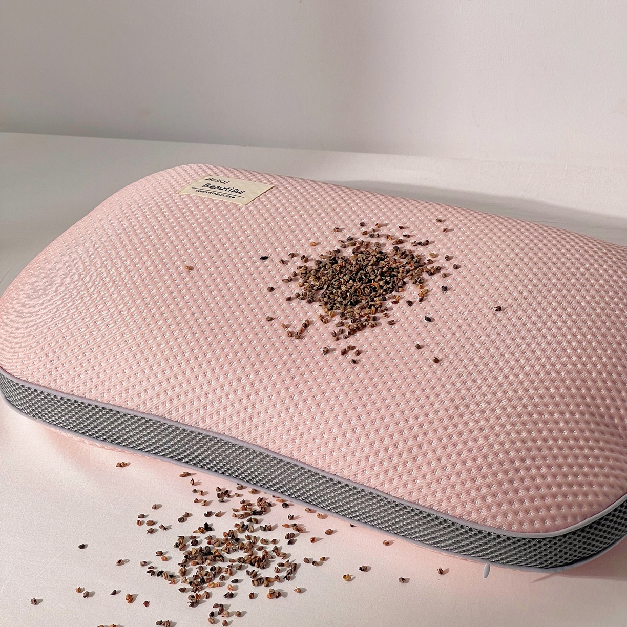 小桃姐家纺 2025新款凉感冰丝枕荞麦枕头凉豆豆纯色透气面包枕头枕芯 粉色