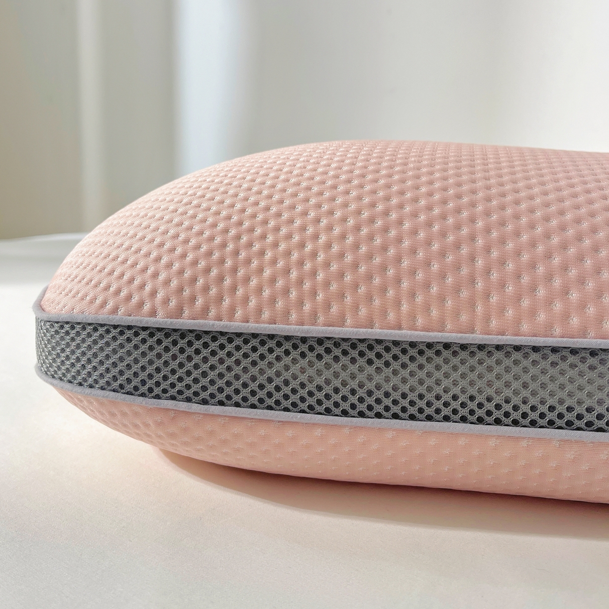 91家纺网 家纺一手货源 找家纺 小桃姐家纺 2025新款凉感冰丝枕荞麦枕头凉豆豆纯色透气面包枕头枕芯 粉色