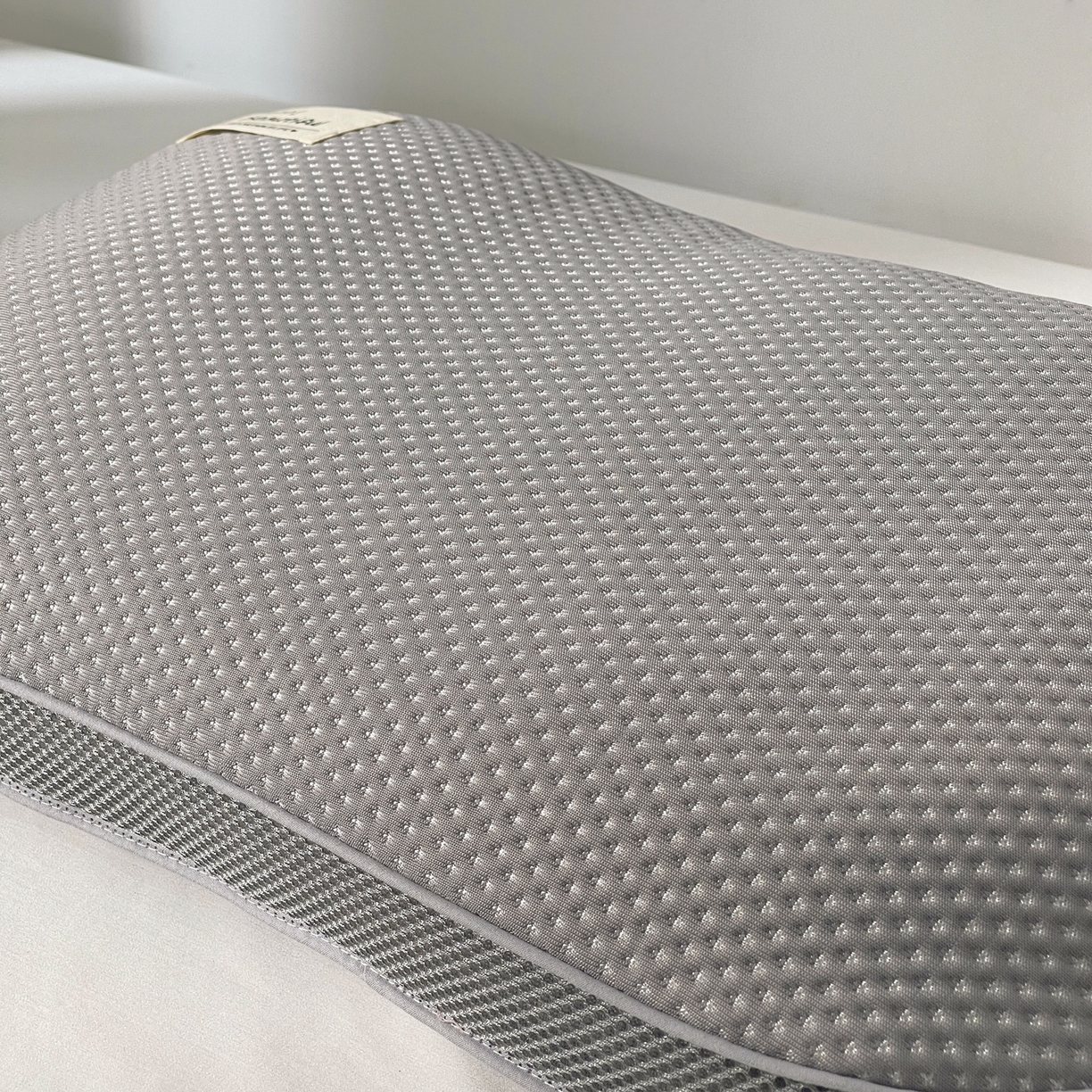 91家纺网 家纺一手货源 找家纺 小桃姐家纺 2025新款凉感冰丝枕荞麦枕头凉豆豆纯色透气面包枕头枕芯 灰色