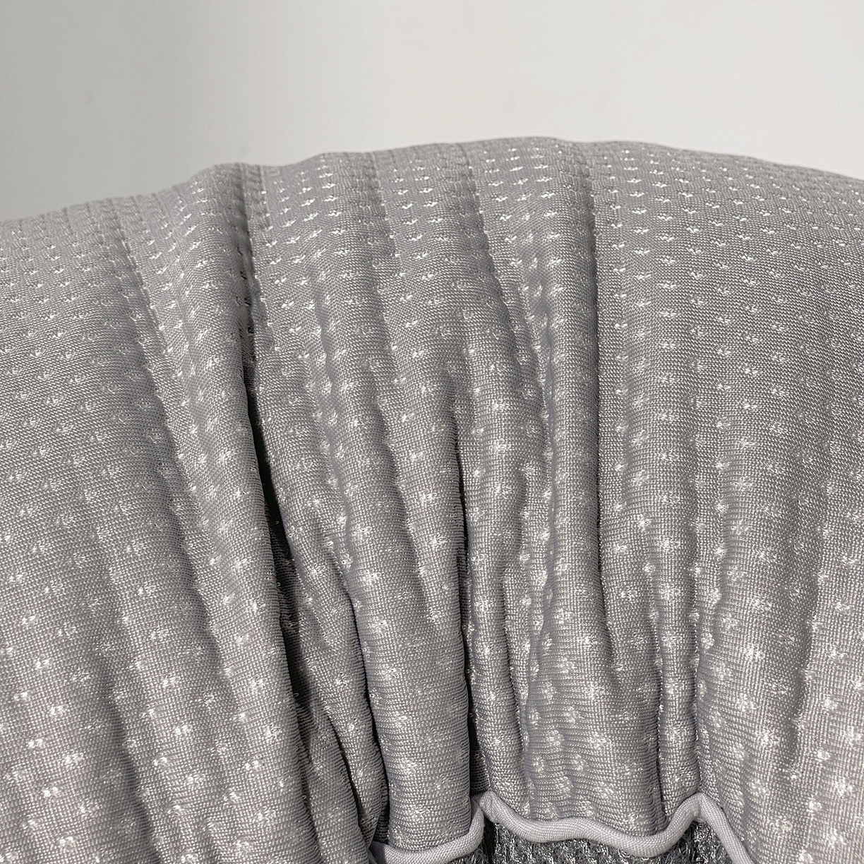 91家纺网 家纺一手货源 找家纺 小桃姐家纺 2025新款凉感冰丝枕荞麦枕头凉豆豆纯色透气面包枕头枕芯 灰色