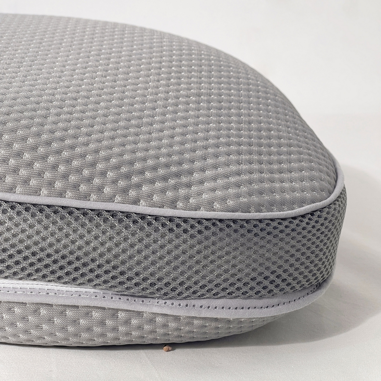 91家纺网 家纺一手货源 找家纺 小桃姐家纺 2025新款凉感冰丝枕荞麦枕头凉豆豆纯色透气面包枕头枕芯 灰色