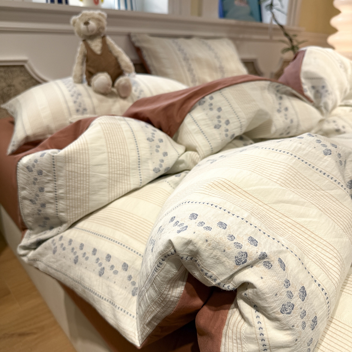 91家纺网 家纺一手货源 找家纺 珺柔家纺 2026新款A版色织提花B版水洗棉四件套 彼岸花