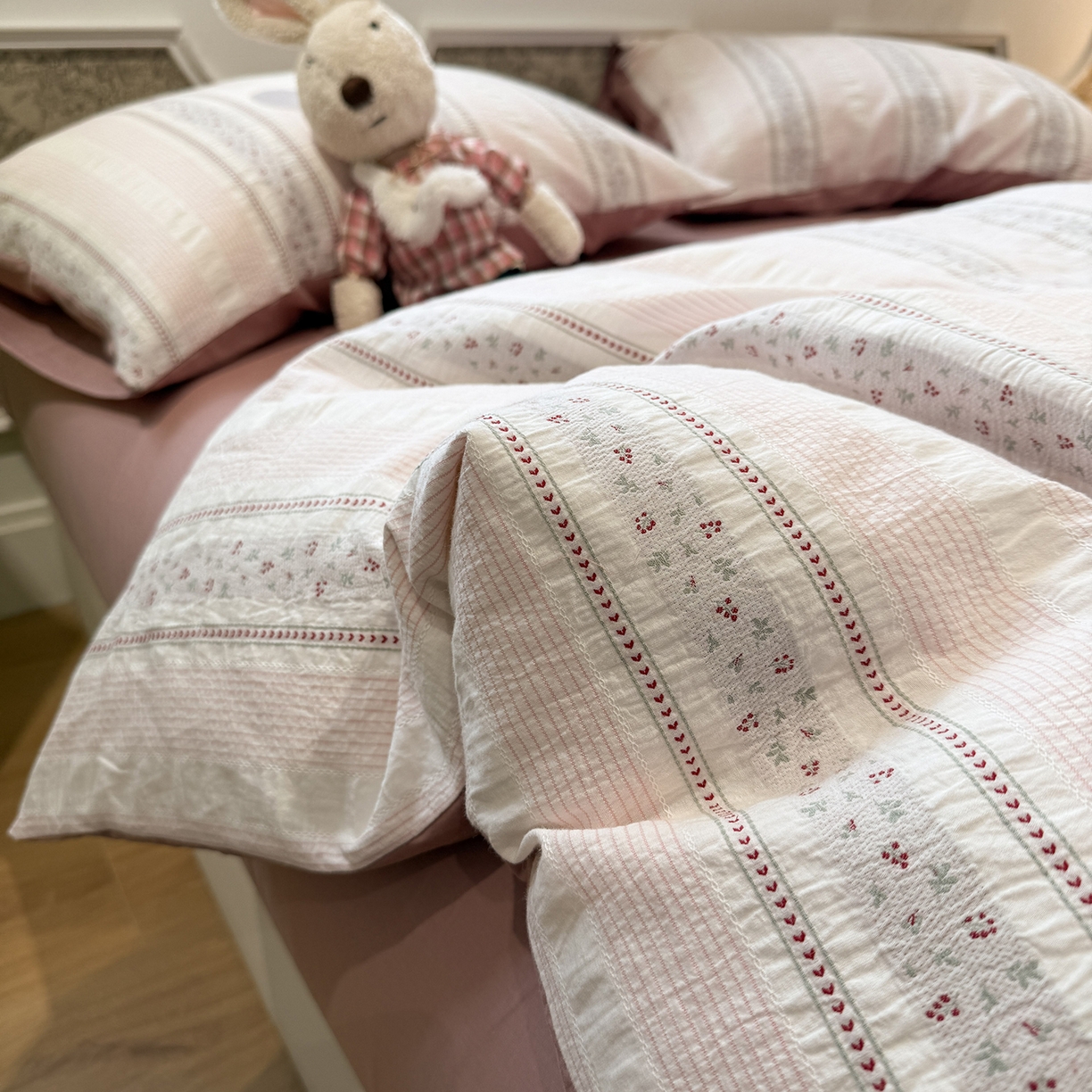 91家纺网 家纺一手货源 找家纺 珺柔家纺 2026新款A版色织提花B版水洗棉四件套 芳菲