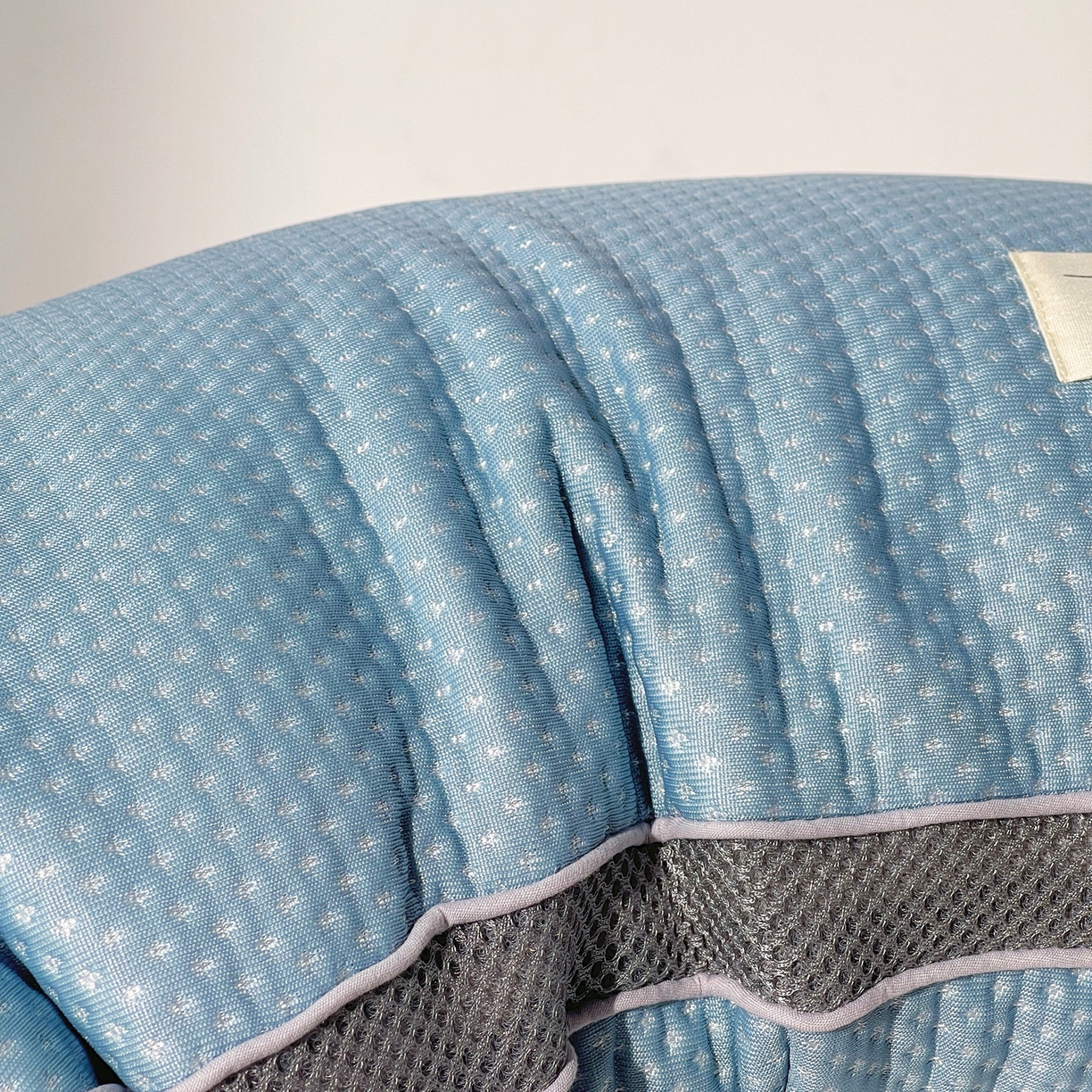 91家纺网 家纺一手货源 找家纺 小桃姐家纺 2025新款凉感冰丝枕荞麦枕头凉豆豆纯色透气面包枕头枕芯 蓝色