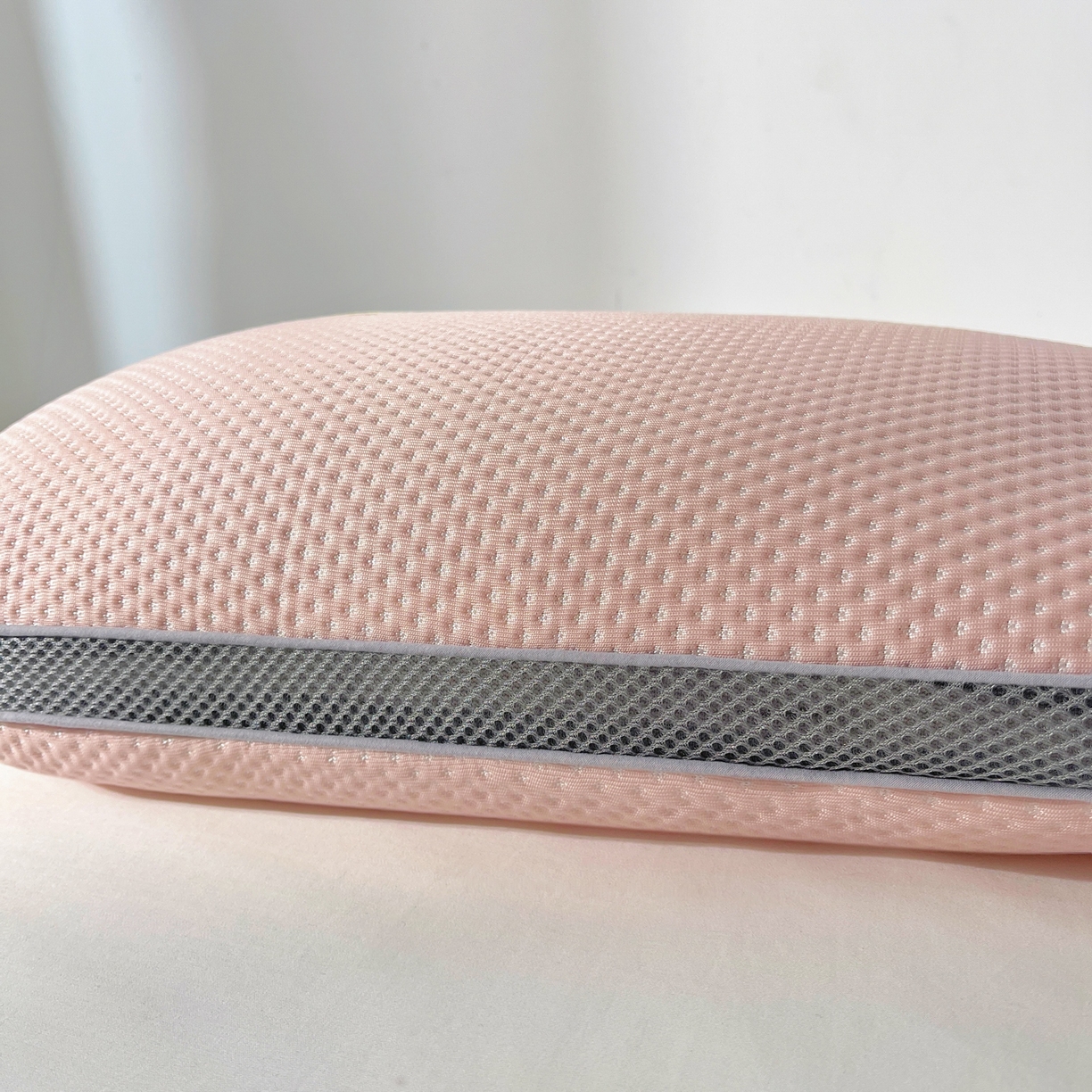 91家纺网 家纺一手货源 找家纺 小桃姐家纺 2025新款凉感冰丝枕荞麦枕头凉豆豆纯色透气面包枕头枕芯 粉色