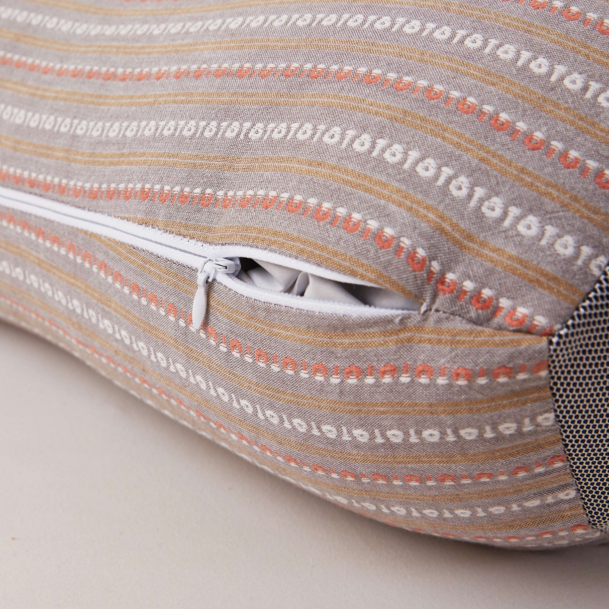 91家纺网 家纺一手货源 找家纺 小桃姐家纺 2025新款全棉纯棉圆柱荞麦枕护颈椎元宝枕枕头枕芯 A1全棉圆柱荞麦枕-【红棕】