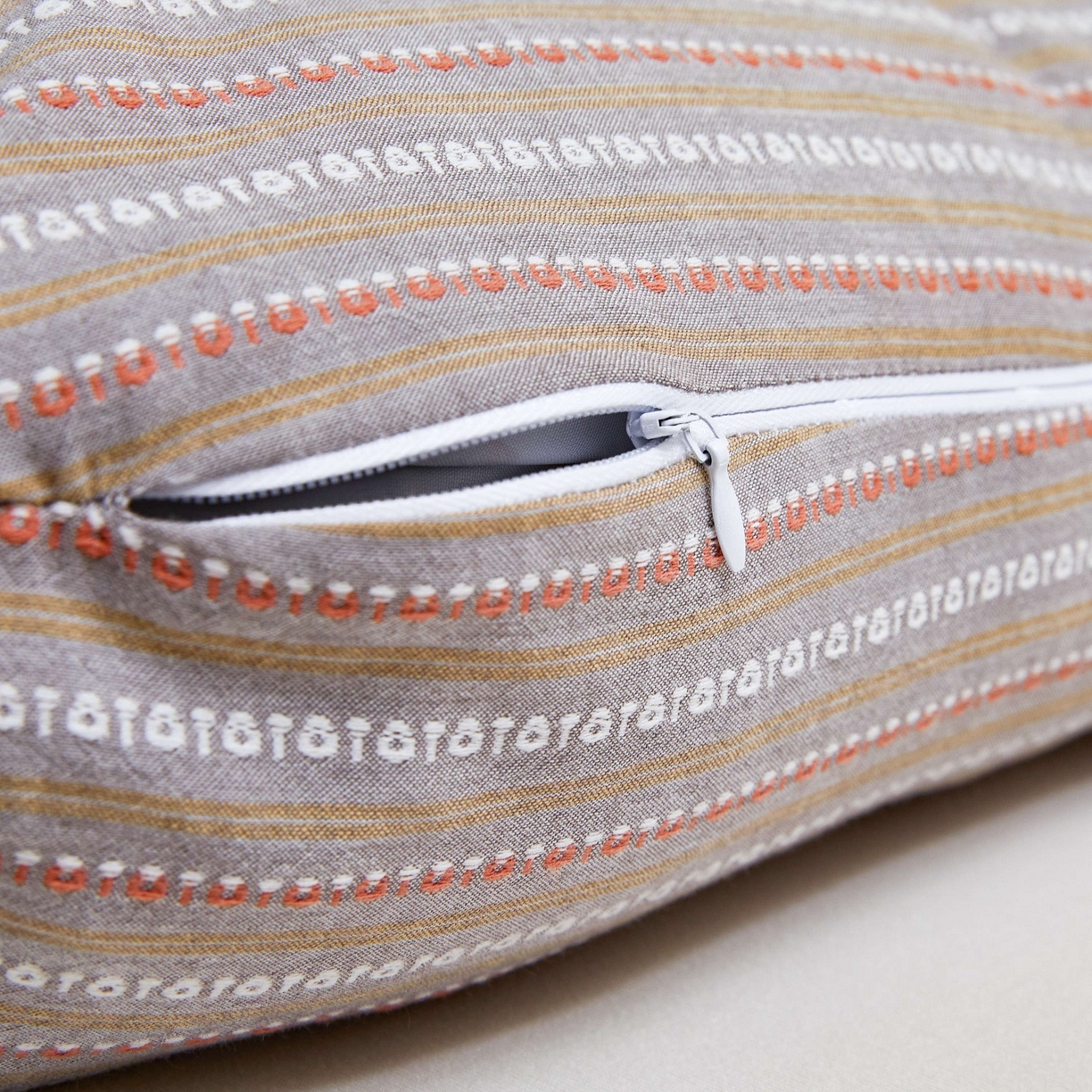 91家纺网 家纺一手货源 找家纺 小桃姐家纺 2025新款全棉纯棉圆柱荞麦枕护颈椎元宝枕枕头枕芯 A1全棉圆柱荞麦枕-【红棕】