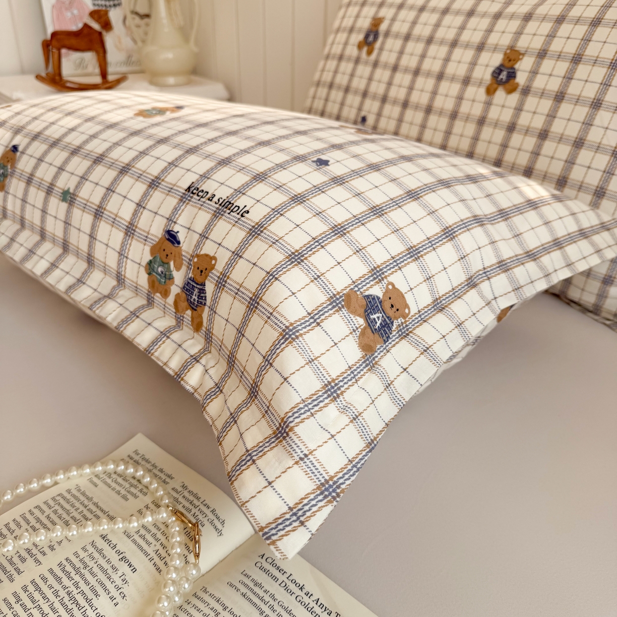 91家纺网 家纺一手货源 找家纺 百寐 2026新款13372全棉信封印花系列枕套 格子熊