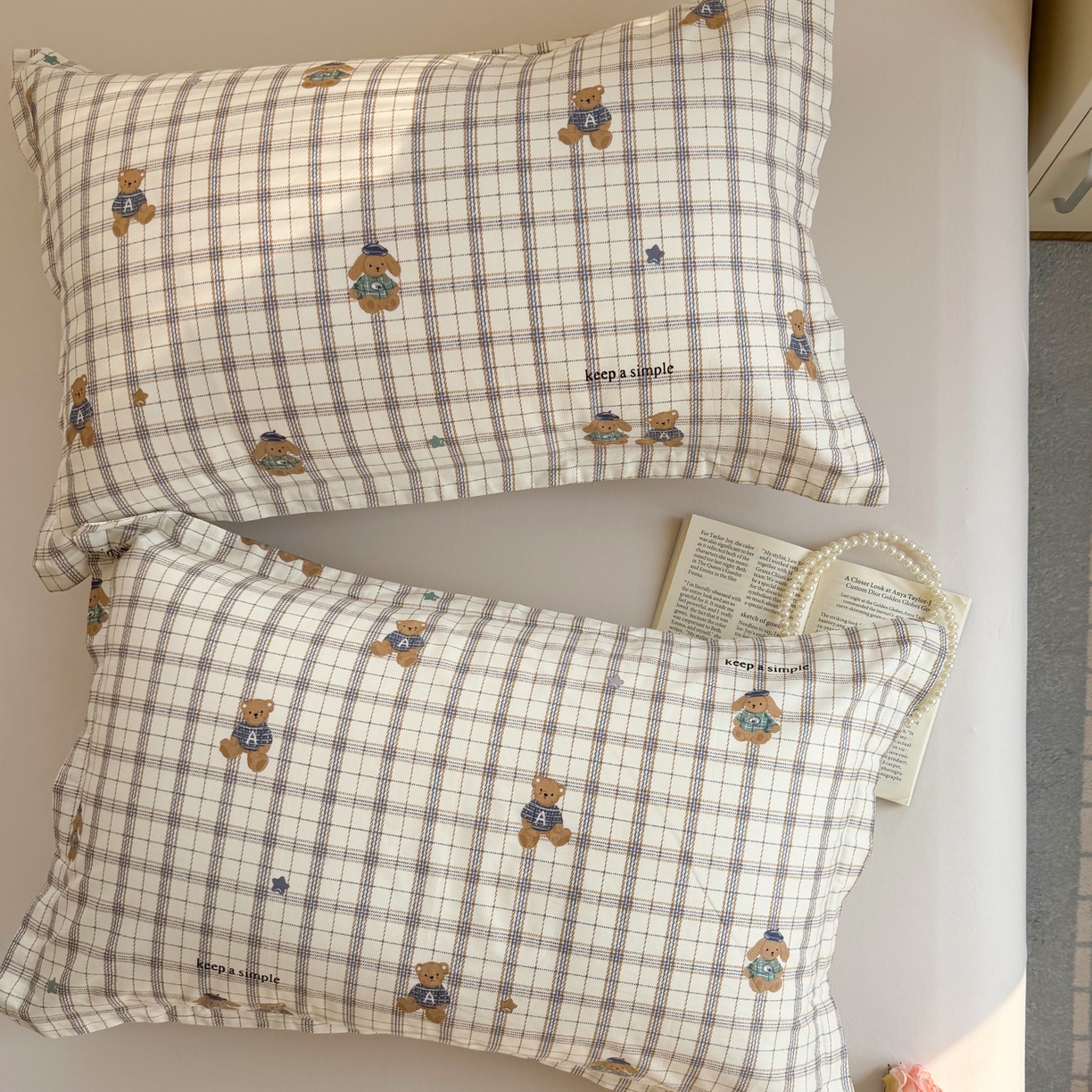 91家纺网 家纺一手货源 找家纺 百寐 2026新款13372全棉信封印花系列枕套 格子熊