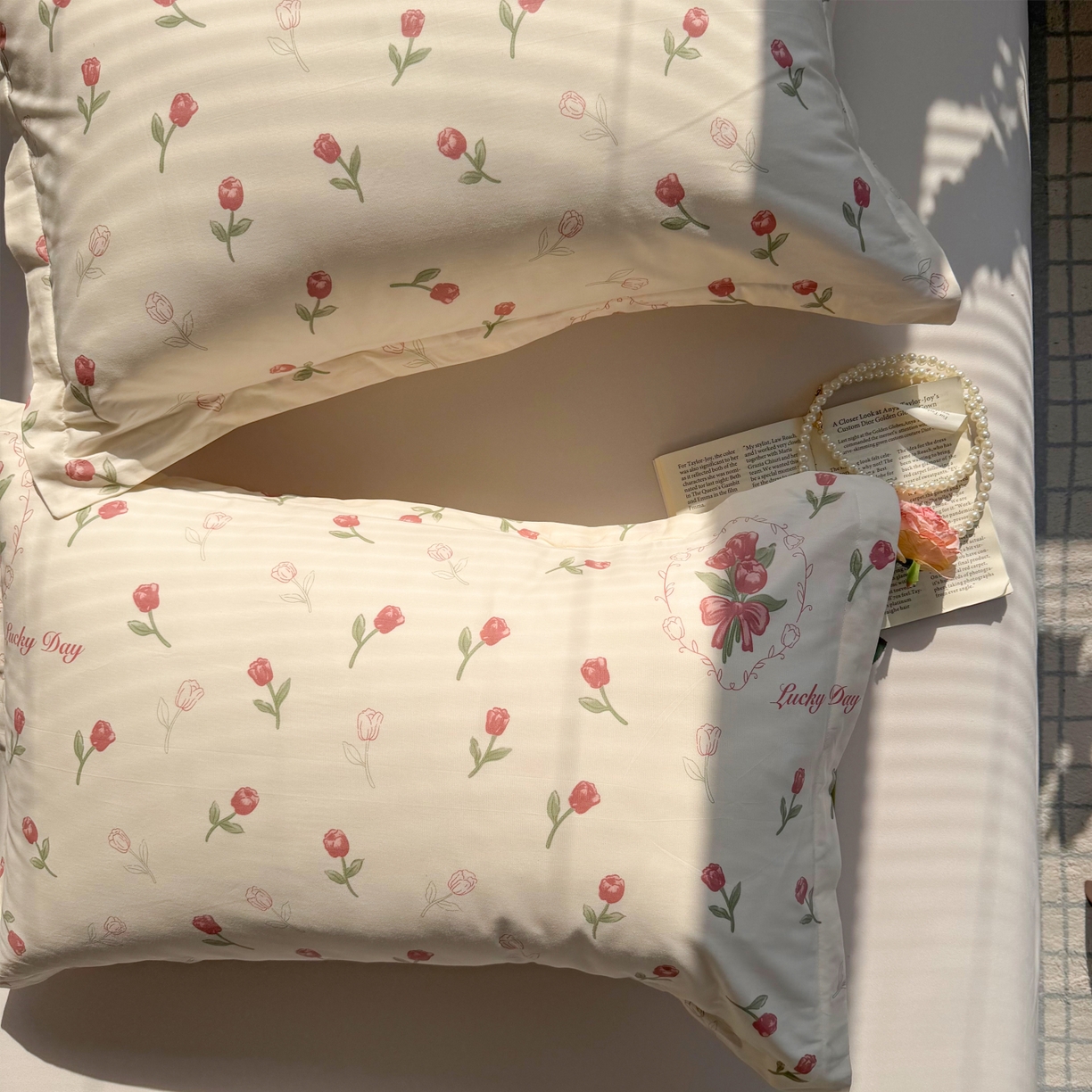 91家纺网 家纺一手货源 找家纺 百寐 2026新款13372全棉信封印花系列枕套 后花园