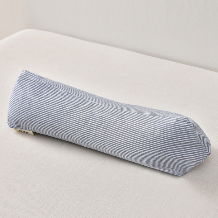 91家纺网 家纺一手货源 找家纺 小桃姐家纺 2025新款全棉纯棉条纹日式无印风荞麦枕三角大凉山荞麦枕 花草枕 颈椎枕 护颈枕 沙发枕 午休枕头 全棉苦荞三角枕-条纹蓝