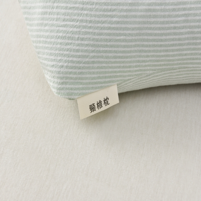 91家纺网 家纺一手货源 找家纺 小桃姐家纺 2025新款全棉纯棉条纹日式无印风荞麦枕三角大凉山荞麦枕 花草枕 颈椎枕 护颈枕 沙发枕 午休枕头 全棉苦荞三角枕-条纹绿