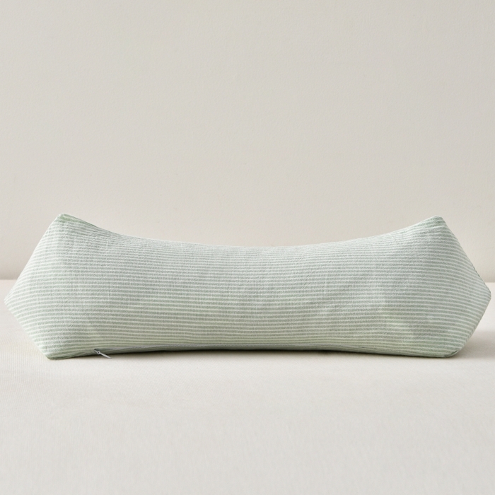 91家纺网 家纺一手货源 找家纺 小桃姐家纺 2025新款全棉纯棉条纹日式无印风荞麦枕三角大凉山荞麦枕 花草枕 颈椎枕 护颈枕 沙发枕 午休枕头 全棉苦荞三角枕-条纹绿