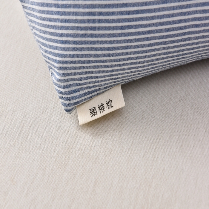 91家纺网 家纺一手货源 找家纺 小桃姐家纺 2025新款全棉纯棉条纹日式无印风荞麦枕三角大凉山荞麦枕 花草枕 颈椎枕 护颈枕 沙发枕 午休枕头 全棉苦荞三角枕-条纹蓝