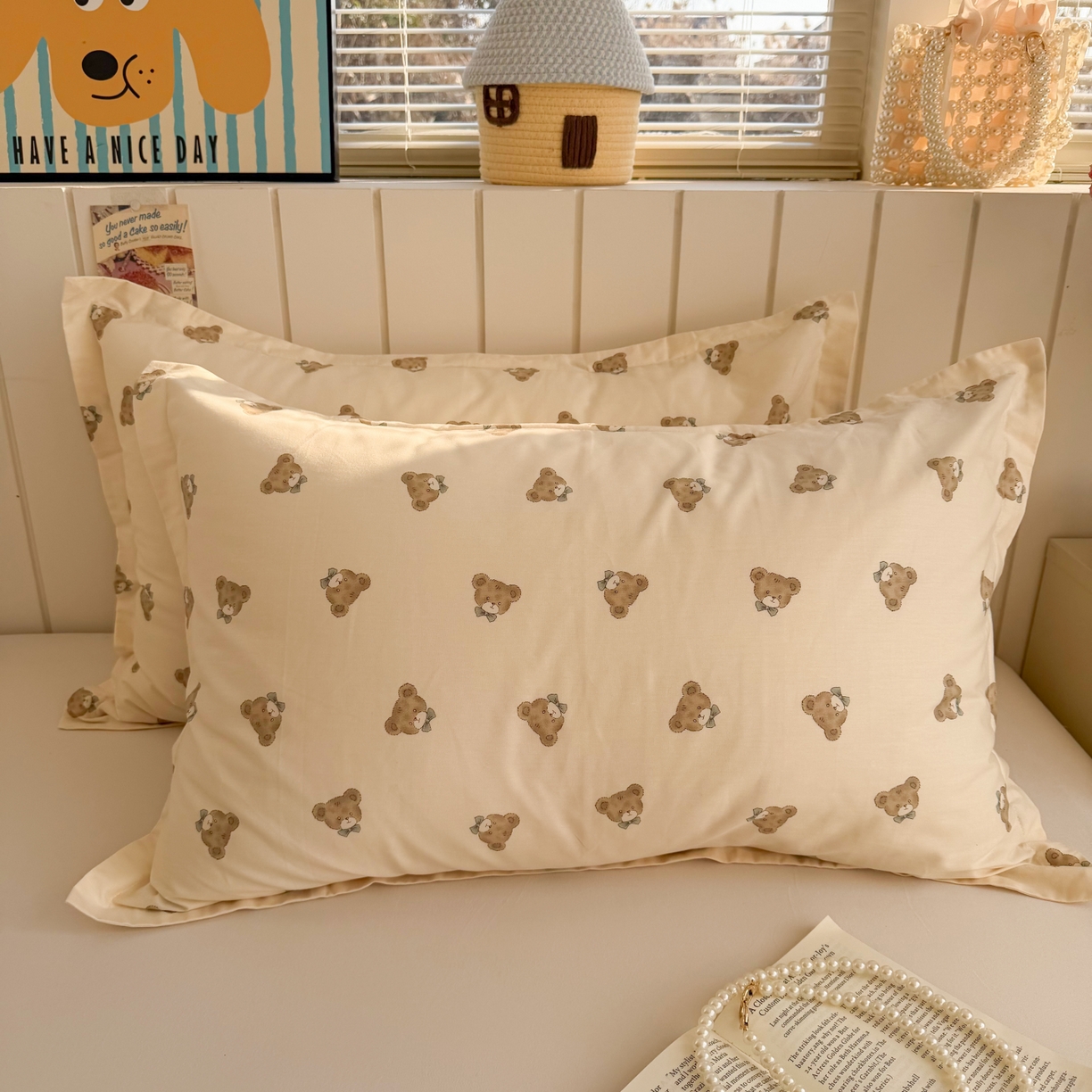 91家纺网 家纺一手货源 找家纺 百寐 2026新款13372全棉信封印花系列枕套 领结熊