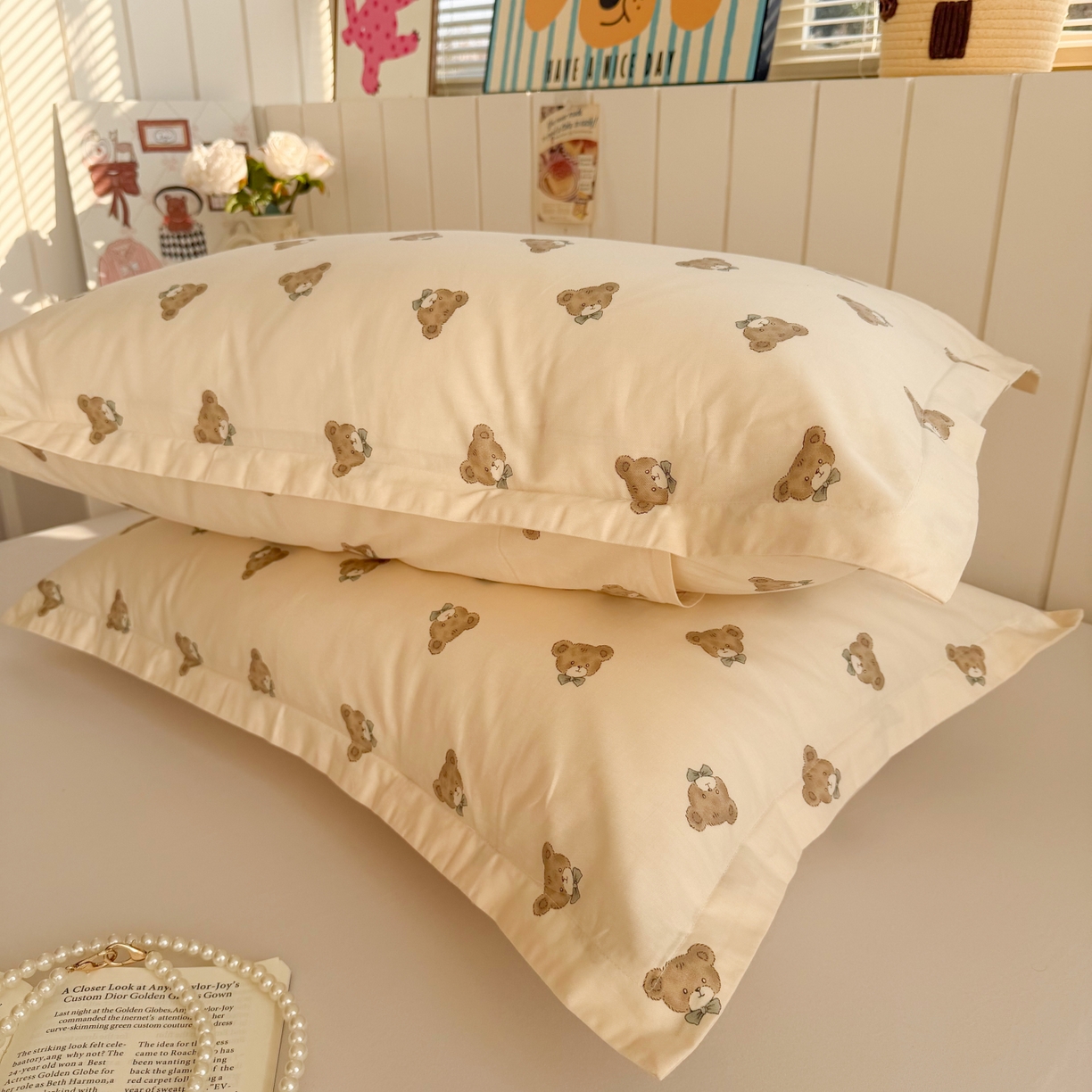 91家纺网 家纺一手货源 找家纺 百寐 2026新款13372全棉信封印花系列枕套 领结熊