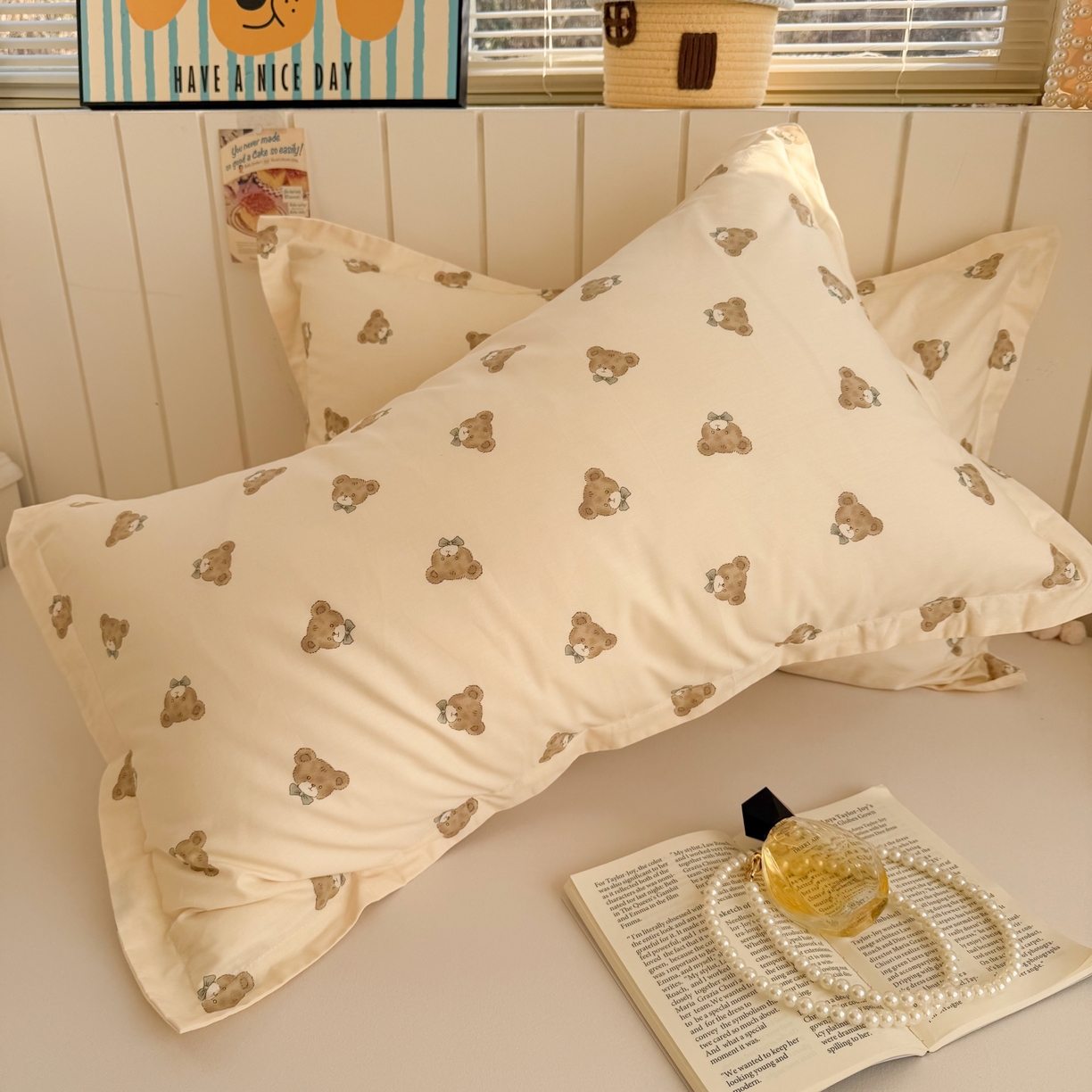 91家纺网 家纺一手货源 找家纺 百寐 2026新款13372全棉信封印花系列枕套 领结熊