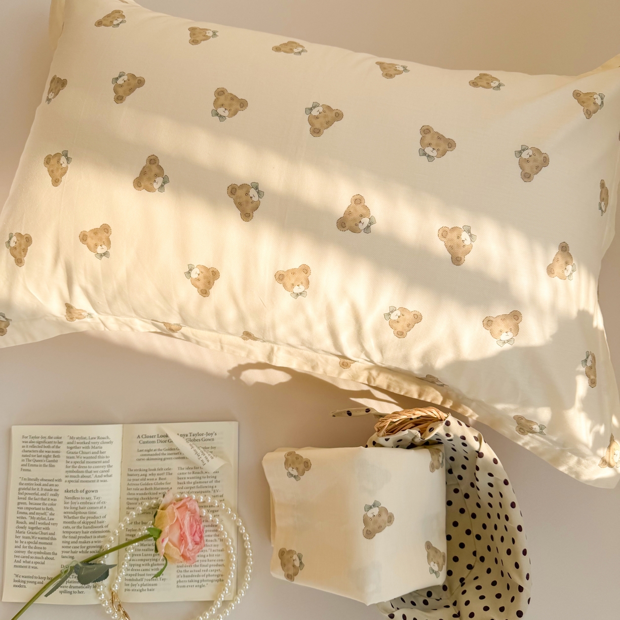 91家纺网 家纺一手货源 找家纺 百寐 2026新款13372全棉信封印花系列枕套 领结熊