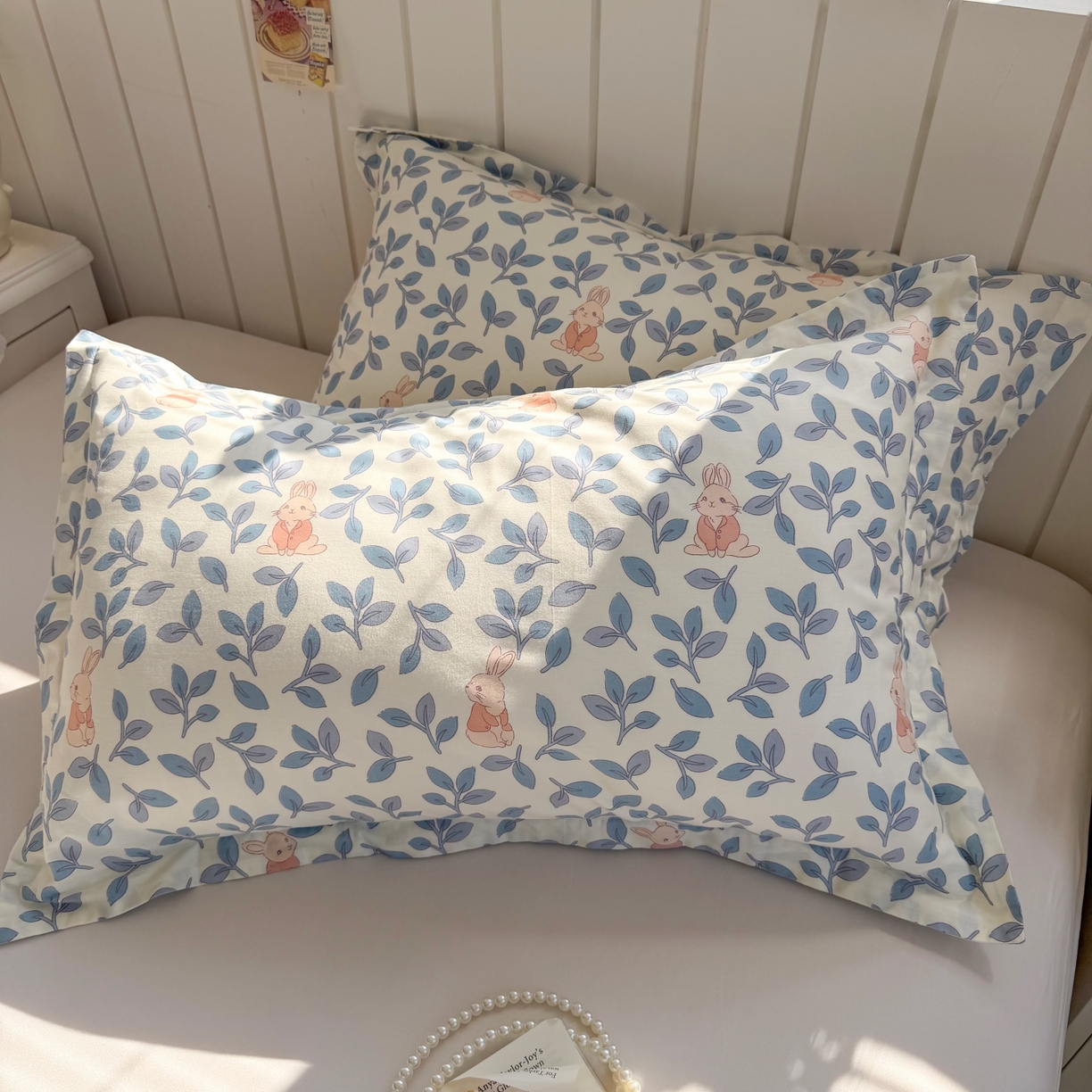 91家纺网 家纺一手货源 找家纺 百寐 2026新款13372全棉信封印花系列枕套 萌小兔