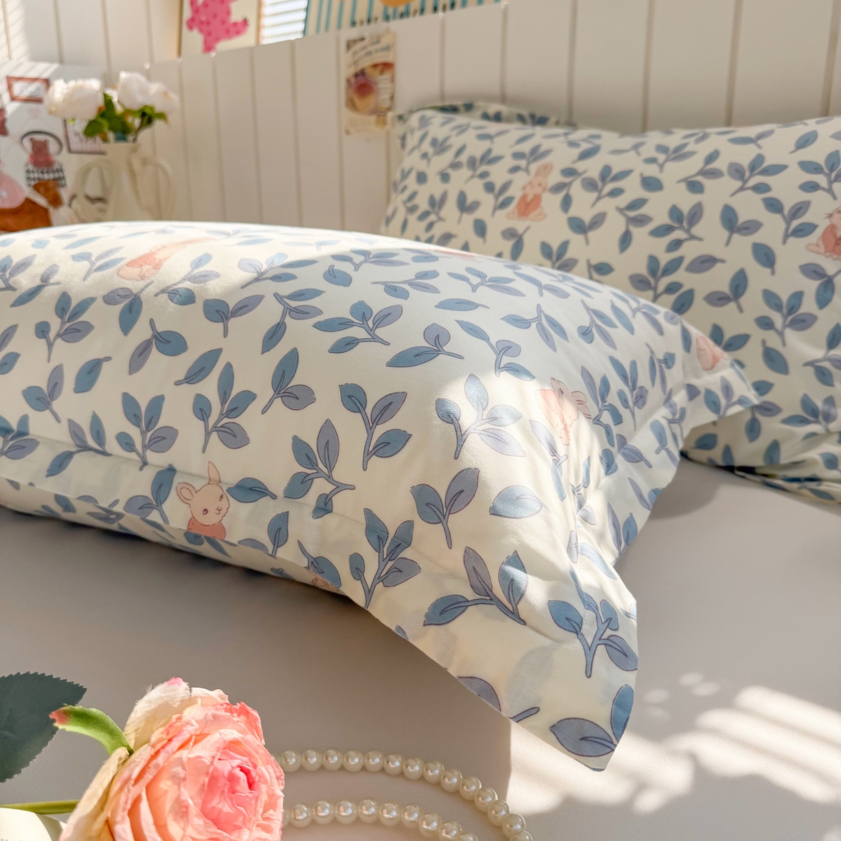 91家纺网 家纺一手货源 找家纺 百寐 2026新款13372全棉信封印花系列枕套 萌小兔