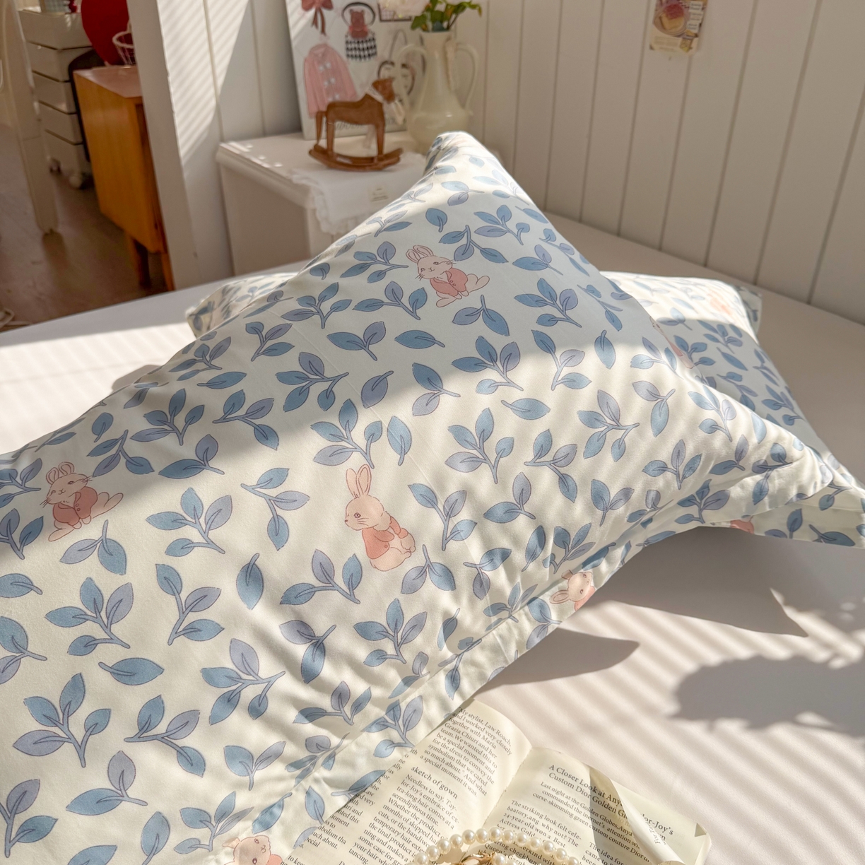 91家纺网 家纺一手货源 找家纺 百寐 2026新款13372全棉信封印花系列枕套 萌小兔