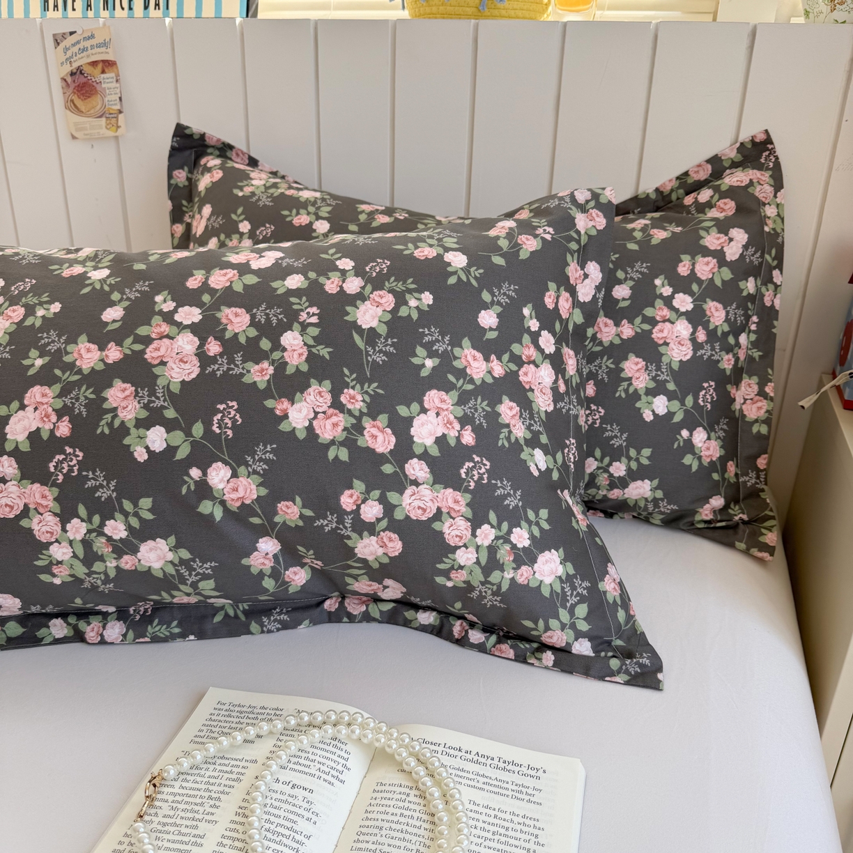 91家纺网 家纺一手货源 找家纺 百寐 2026新款13372全棉信封印花系列枕套 墨池玫瑰