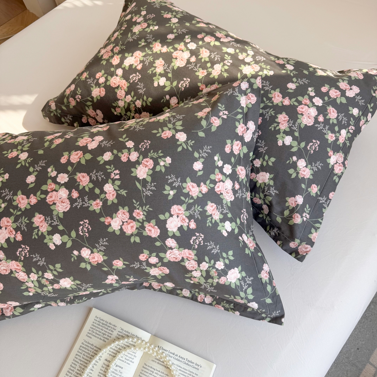 91家纺网 家纺一手货源 找家纺 百寐 2026新款13372全棉信封印花系列枕套 墨池玫瑰