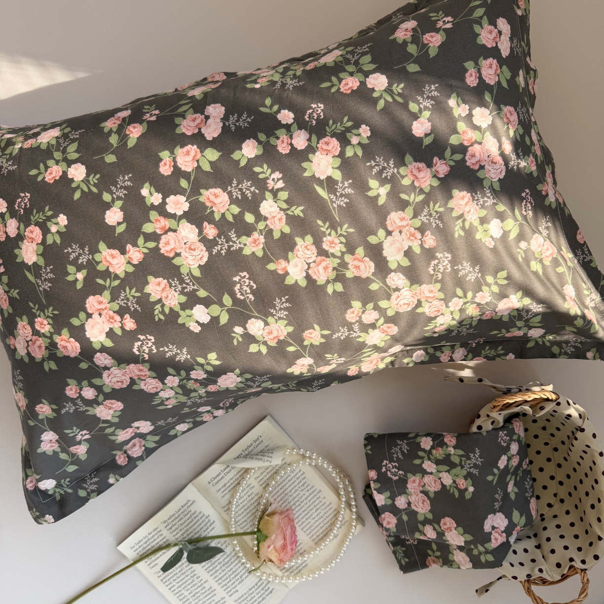 91家纺网 家纺一手货源 找家纺 百寐 2026新款13372全棉信封印花系列枕套 墨池玫瑰